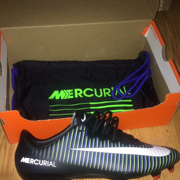 Soccer cleats